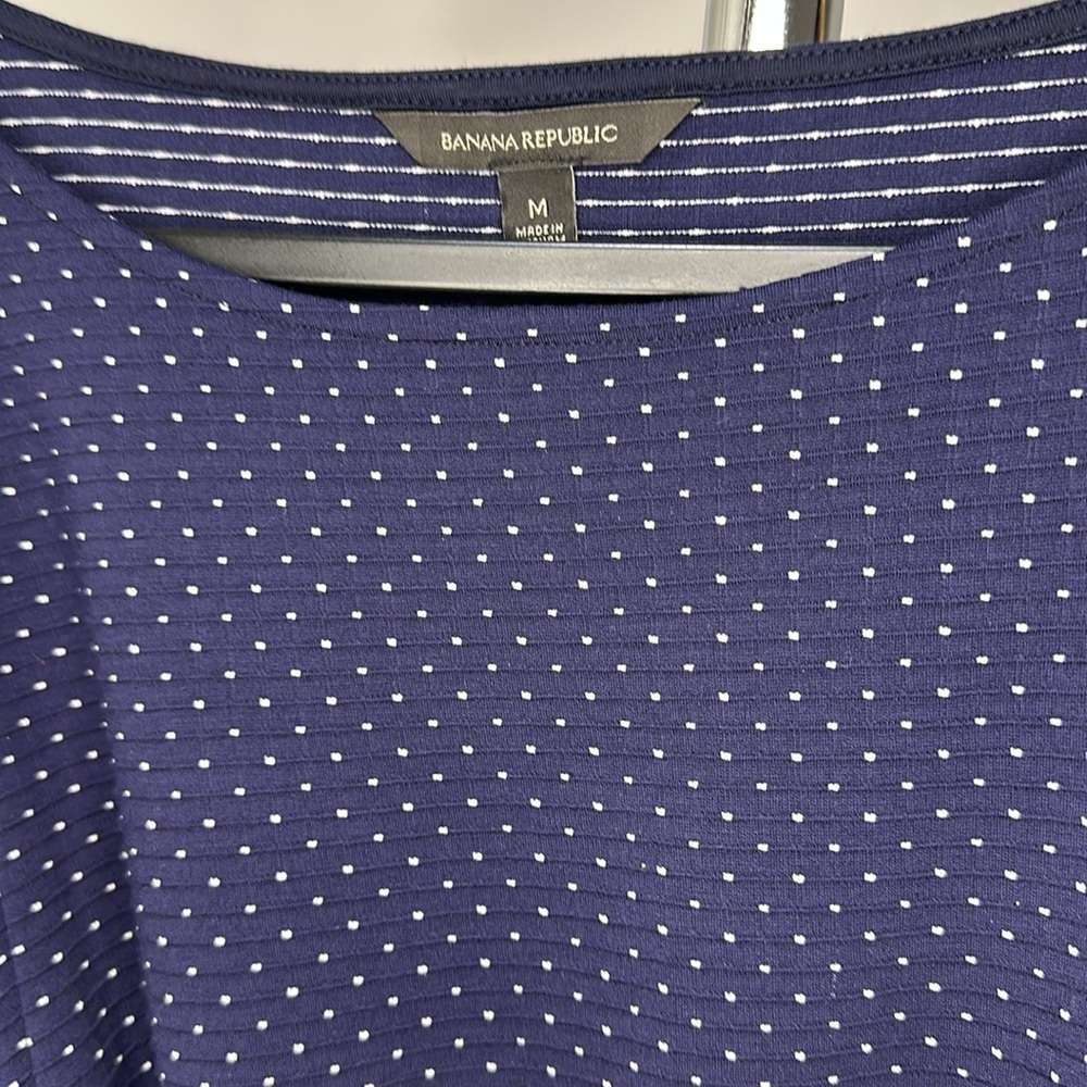 Banana Republic Split Flutter Sleeve Blouse with Belt and Scoop Neck, Size M - Picture 2 of 6